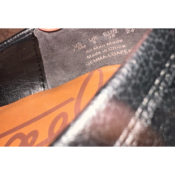 NWOB Women’s Size 7 1/2 Zodiac Gemma Chunky Loafers Metal Buckle Lug Sole Gothic - Picture 7 of 8